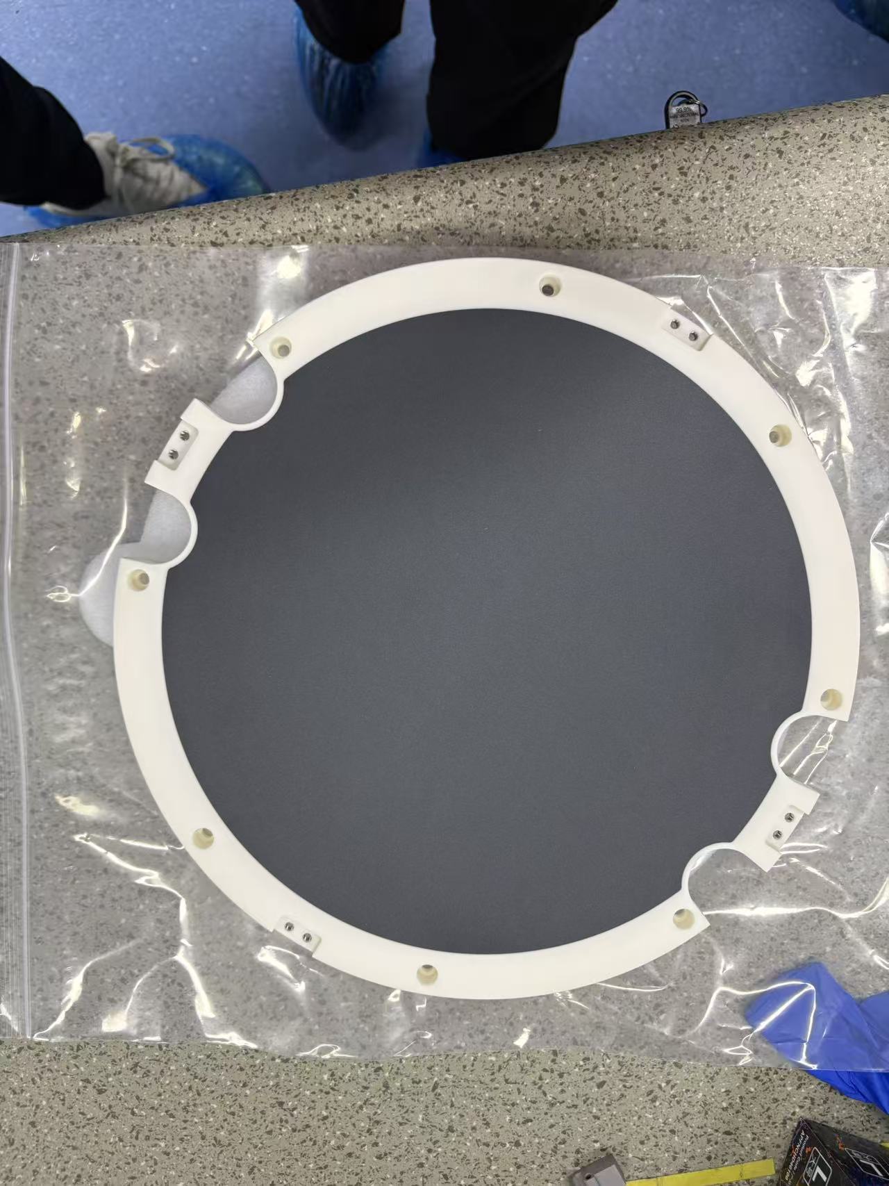 ESD (Electrostatic discharge ) safe porous ceramic vacuum chuck table