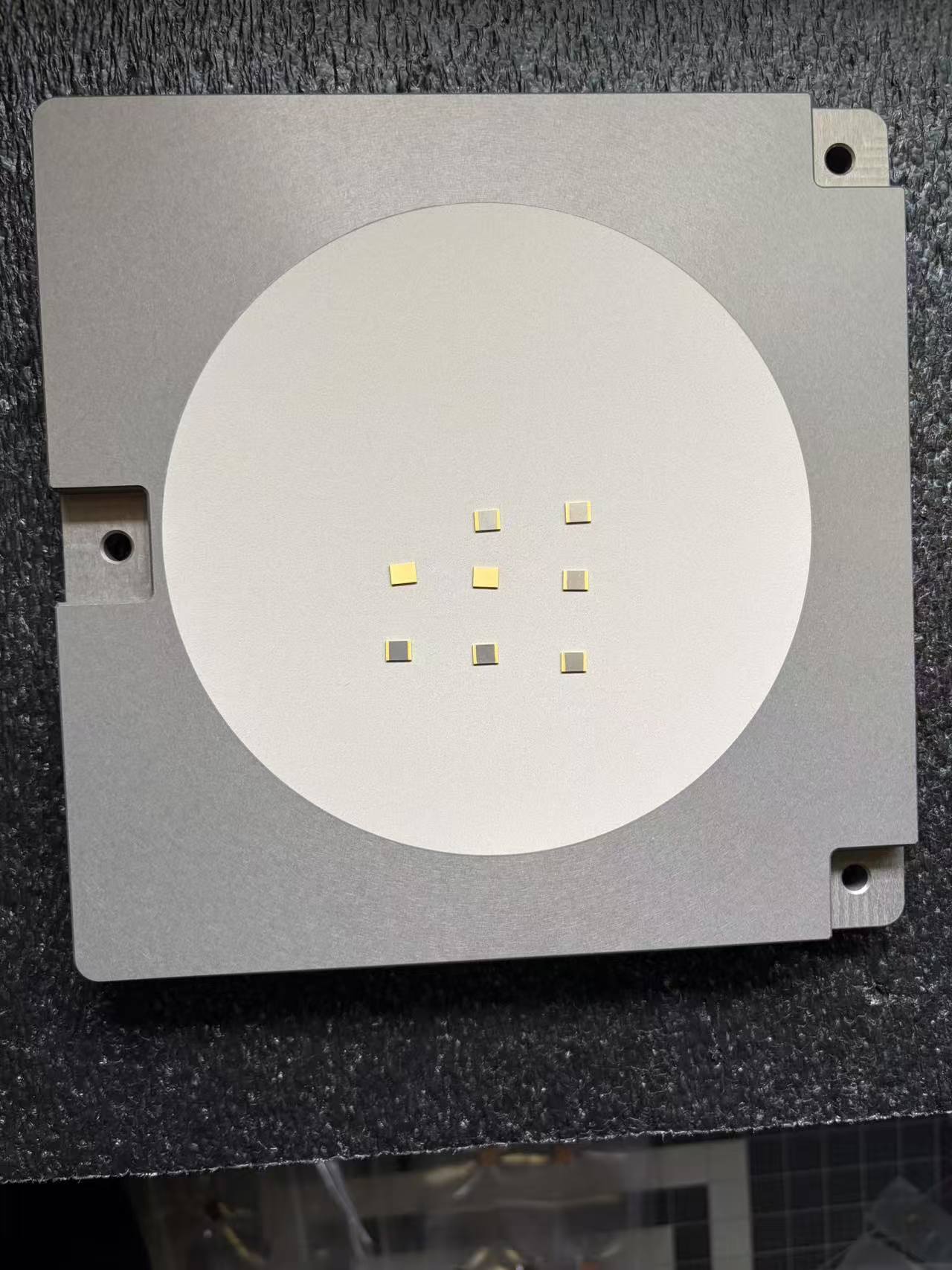 Partial chuck (any chuck) porous chuck can chuck any smaller devices