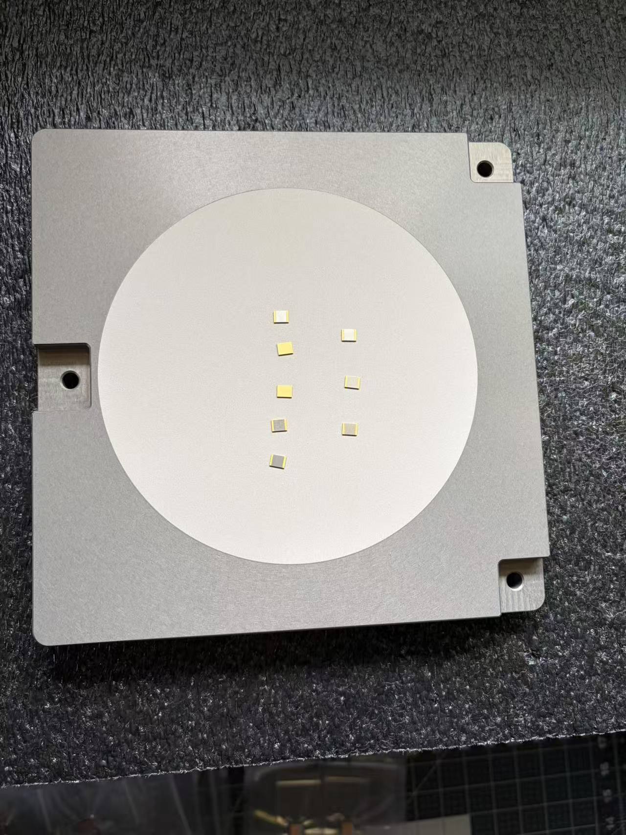 Partial chuck (any chuck) porous chuck can chuck any smaller devices