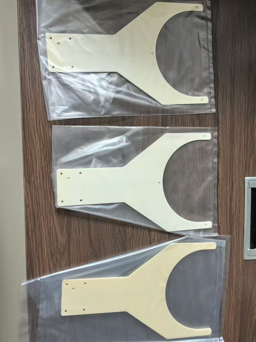 End Effector robot hand wafer transport pad