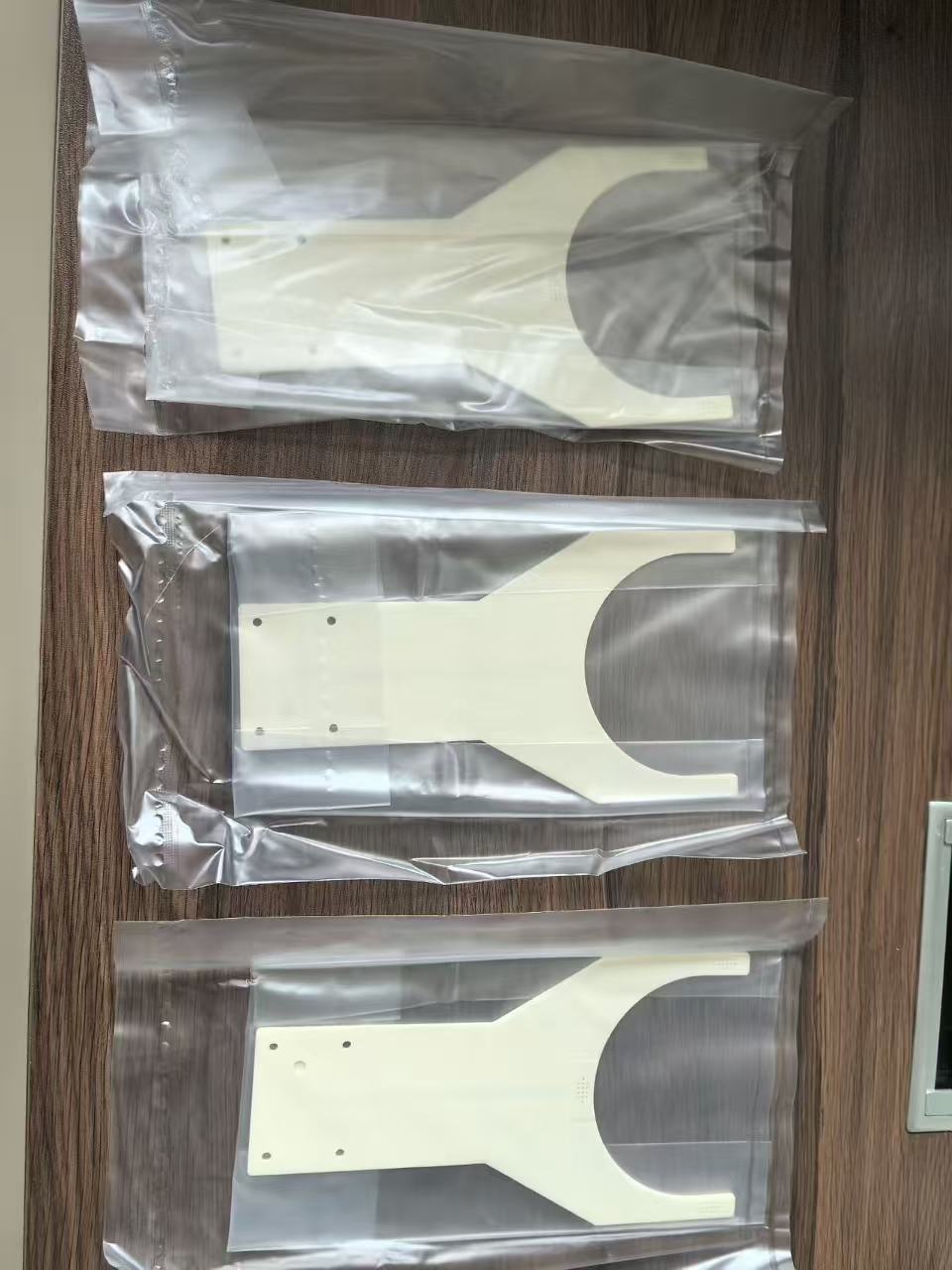 End Effector robot hand wafer transport pad