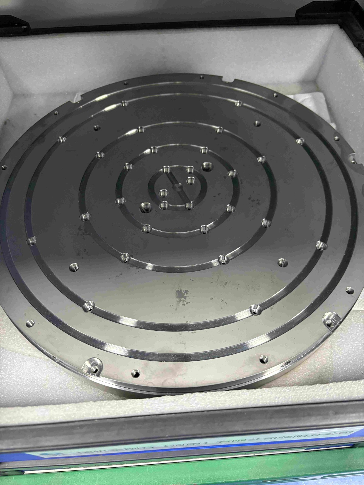 Porous vacuum chuck