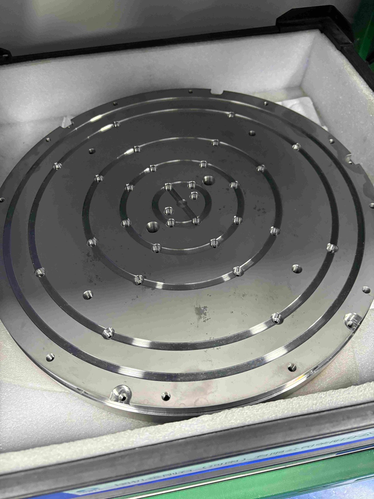 Porous vacuum chuck